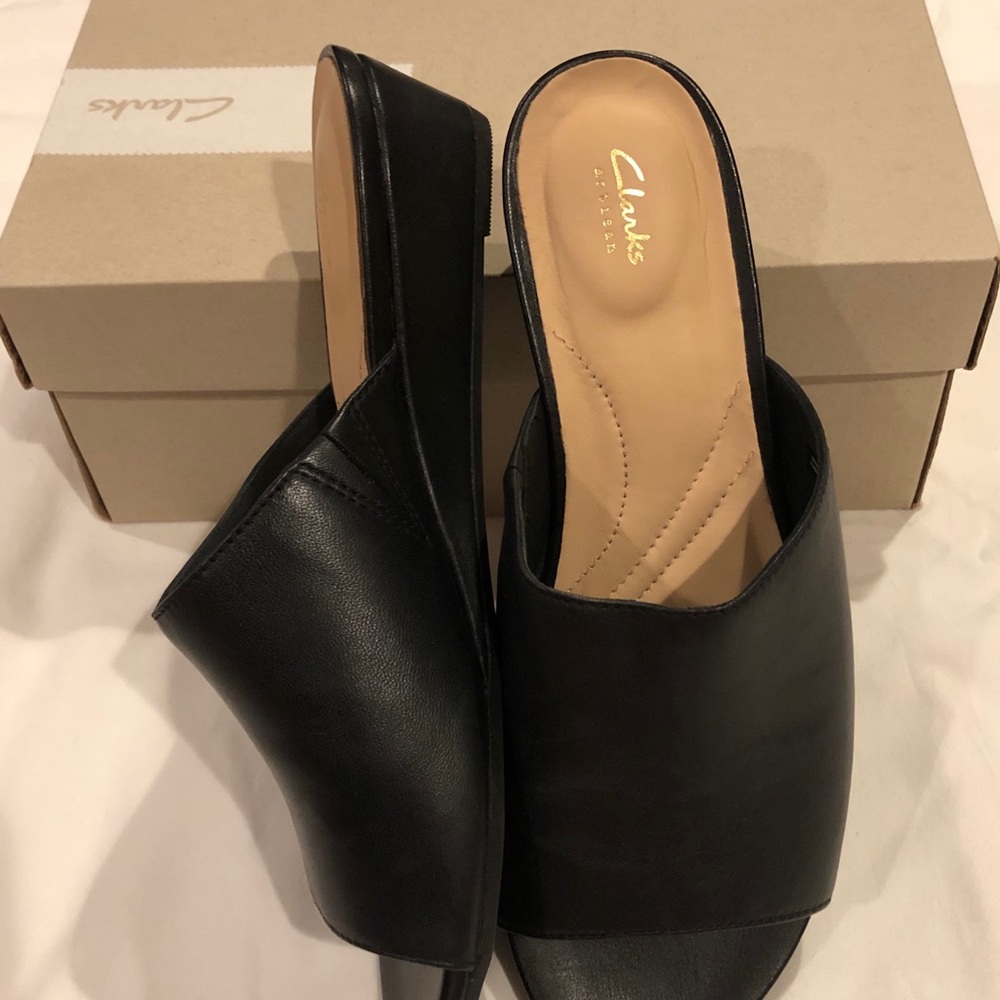 Size 7 - Clarks “Parram Waltz”